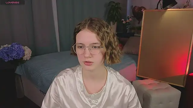 Snapshot of Mia_Mooore chatting on 02.13.26 Mia Mooore online show from 02.13.26