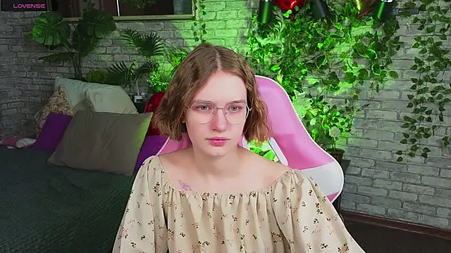 Snapshot of Mia_Mooore chatting on 02.15.26 Mia Mooore online show from 02.15.26