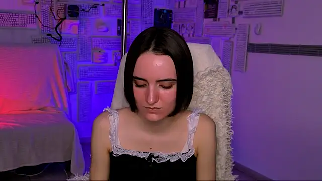 KateWillows online show from 04.08.26