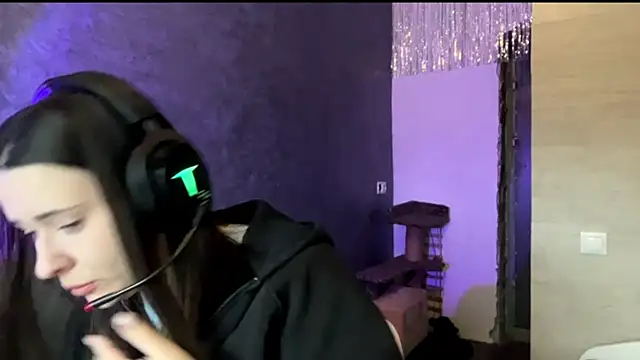 AngeliqueSulima online show from 12.14.25