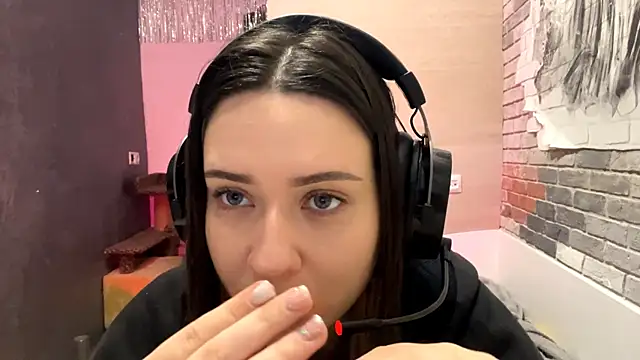 AngeliqueSulima online show from 12.20.25