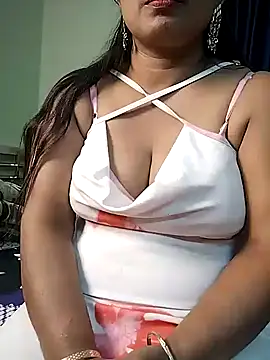 Snapshot of Naughty_jully chatting on 12.04.25 Naughty jully online show from 12.04.25