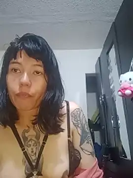 Snapshot of -AngelineThompson- chatting on 12.04.25 -AngelineThompson- online show from 12.04.25