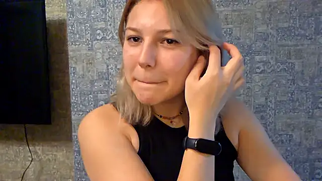 Snapshot of ShinyJules chatting on 11.29.25 ShinyJules online show from 11.29.25