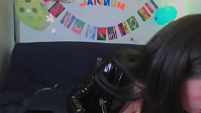 Snapshot of Erzsi-Moon chatting on 06.17.26 Erzsi-Moon online show from 06.17.26