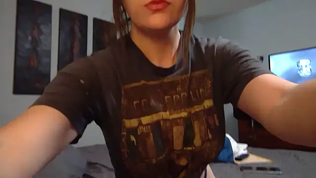 Snapshot of athenalynne chatting on 12.05.25 athenalynne online show from 12.05.25