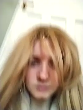 Snapshot of Amy01112 chatting on 12.22.25 Amy01112 online show from 12.22.25