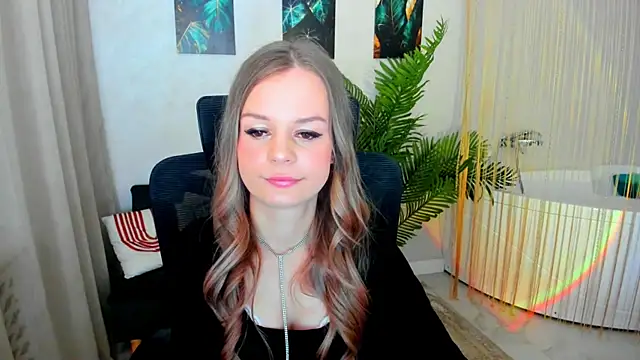 Snapshot of MidnighteAura chatting on 04.08.26 MidnighteAura online show from 04.08.26