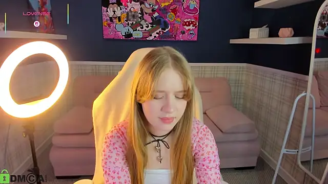 Snapshot of Victori_Fox chatting on 04.18.26 Victori Fox online show from 04.18.26