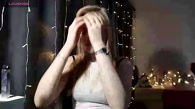 LunaPeony online show from 12.19.25