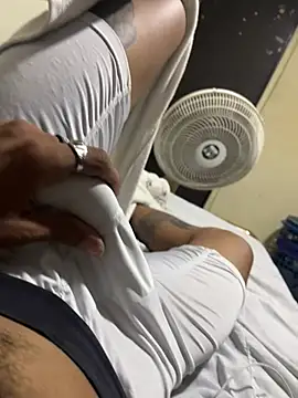 Snapshot of vispera chatting on 02.27.26 vispera online show from 02.27.26