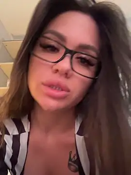 Snapshot of SiennaLuxexx chatting on 07.04.26 SiennaLuxexx online show from 07.04.26