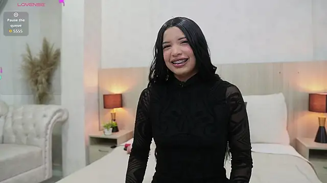 nicol alvarez online show from 05.10.26