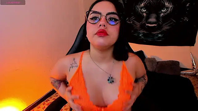 Snapshot of Nicolle_Ruizz chatting on 06.14.26 Nicolle Ruizz online show from 06.14.26