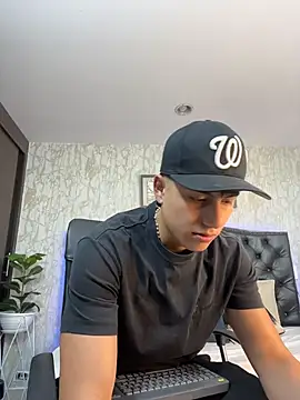 Snapshot of Lander_Cruz chatting on 07.15.26 Lander Cruz online show from 07.15.26