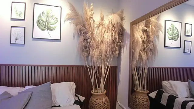 MIAROGGERSS online show from 12.14.25