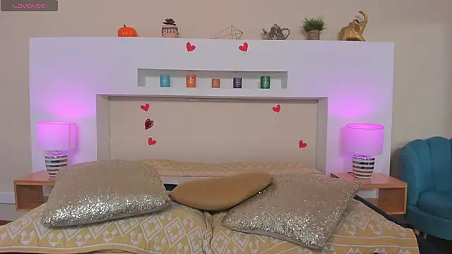 AnikaRomanoff  online show from 04.23.26