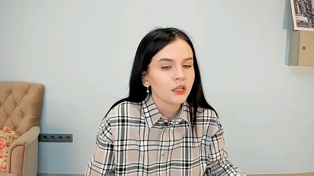 Snapshot of TrudyMozie chatting on 12.05.25 TrudyMozie online show from 12.05.25