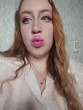 ElonaFox online show from 12.05.25