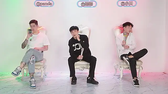 Snapshot of OUBA-boy chatting on 12.02.25 OUBA-boy online show from 12.02.25