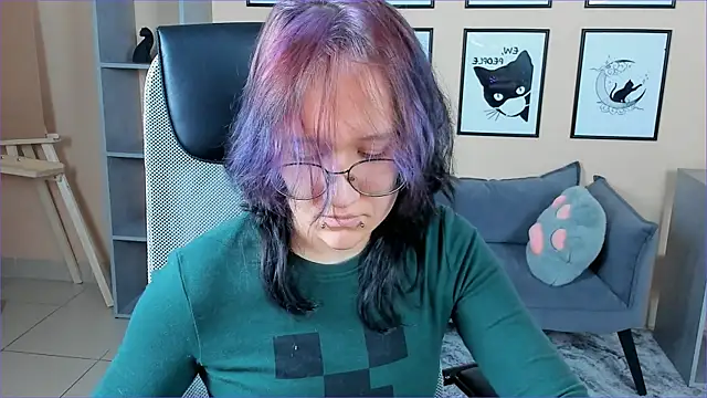 Sylvia Reed online show from 01.08.26