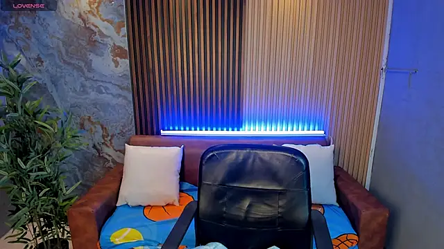 TiffanyHoustton online show from 02.20.26