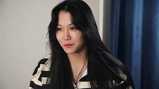 Snapshot of BeaHarsin chatting on 12.04.25 BeaHarsin online show from 12.04.25