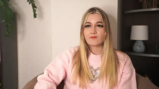 Snapshot of JanellaAdderly chatting on 12.05.25 JanellaAdderly online show from 12.05.25