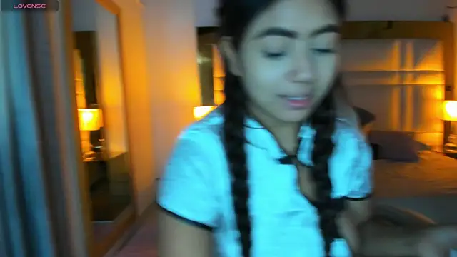 Zoei Moon online show from 04.06.26