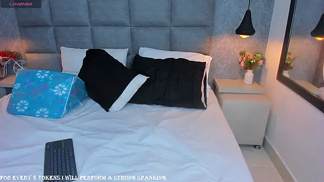 Snapshot of emilyy_r chatting on 02.07.26 emilyy r online show from 02.07.26