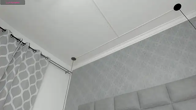 Snapshot of emilyy_r chatting on 02.27.26 emilyy r online show from 02.27.26