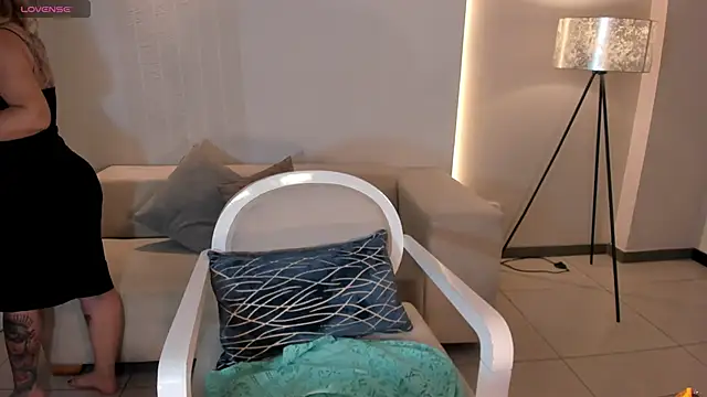 Snapshot of MadisonKane chatting on 11.06.25 MadisonKane online show from 11.06.25