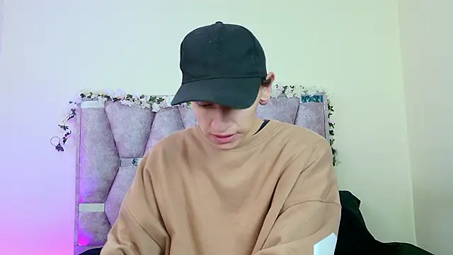 Snapshot of iris_and_damian chatting on 03.04.26 iris and damian online show from 03.04.26