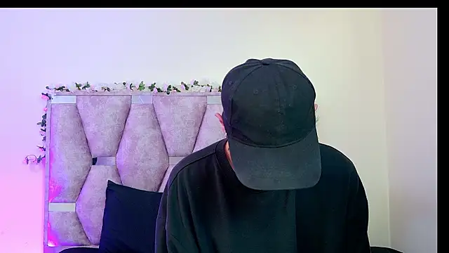 Snapshot of iris_and_damian chatting on 03.05.26 iris and damian online show from 03.05.26