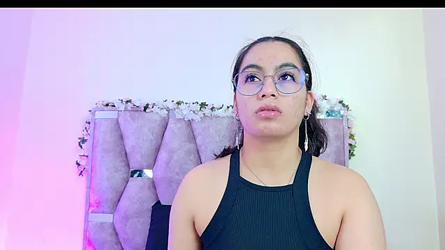 Snapshot of iris_and_damian chatting on 03.09.26 iris and damian online show from 03.09.26