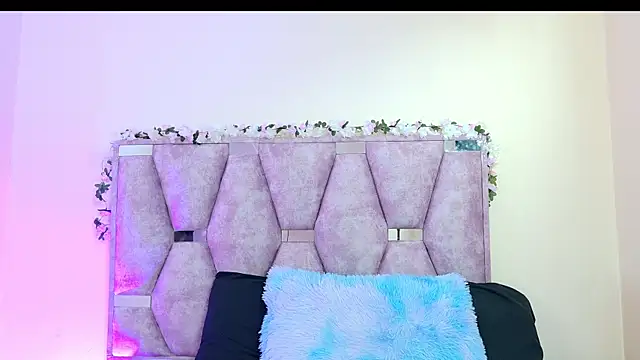 Snapshot of iris_and_damian chatting on 03.12.26 iris and damian online show from 03.12.26