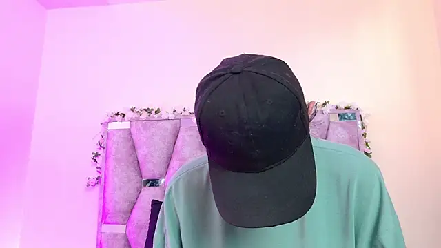 Snapshot of iris_and_damian chatting on 03.13.26 iris and damian online show from 03.13.26