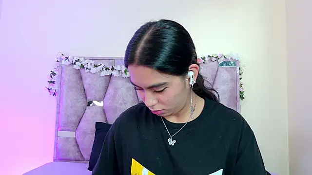 Snapshot of iris_and_damian chatting on 03.16.26 iris and damian online show from 03.16.26