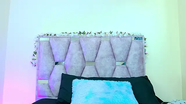 Snapshot of iris_and_damian chatting on 03.22.26 iris and damian online show from 03.22.26