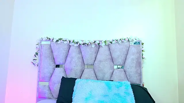 Snapshot of iris_and_damian chatting on 03.24.26 iris and damian online show from 03.24.26