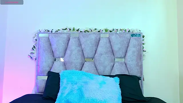 Snapshot of iris_and_damian chatting on 04.01.26 iris and damian online show from 04.01.26