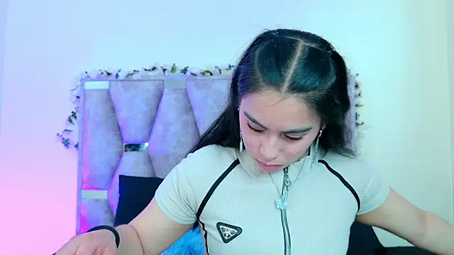 Snapshot of iris_and_damian chatting on 04.08.26 iris and damian online show from 04.08.26