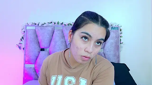 Snapshot of iris_and_damian chatting on 04.11.26 iris and damian online show from 04.11.26