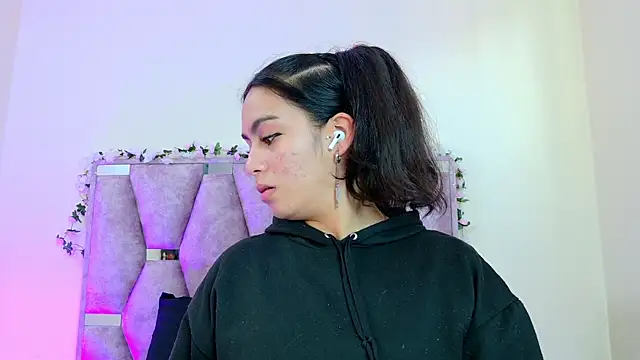 Snapshot of iris_and_damian chatting on 04.16.26 iris and damian online show from 04.16.26