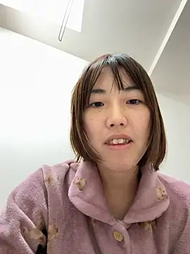 Snapshot of Risa-chan chatting on 12.04.25 Risa-chan online show from 12.04.25