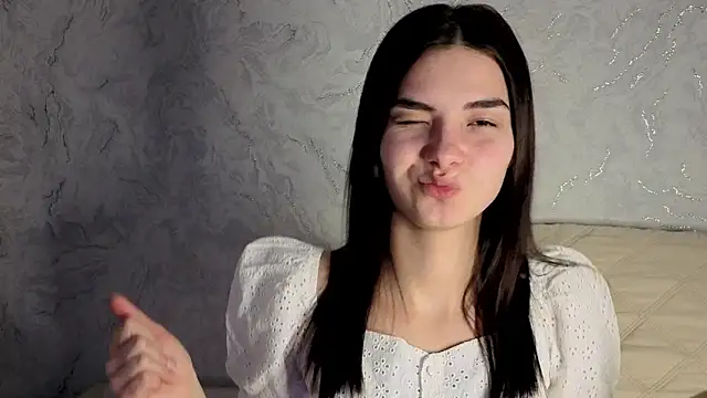 Laura Sunday online show from 03.10.26