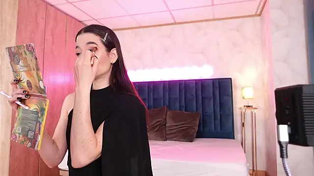 Snapshot of LucyFever chatting on 12.23.25 LucyFever online show from 12.23.25