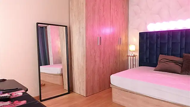 Snapshot of LucyFever chatting on 01.08.26 LucyFever online show from 01.08.26