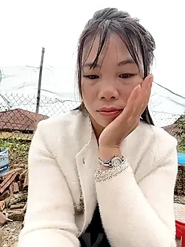 Snapshot of Zinka2 chatting on 12.04.25 Zinka2 online show from 12.04.25