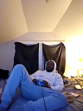 iLOVETRAY96 online show from 12.16.25